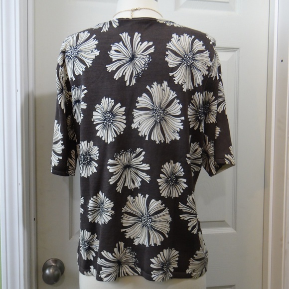 TALBOTS - Fabulous Flowers Short Sleeve Top - Picture 3 of 7